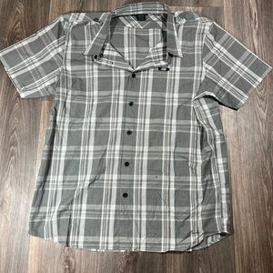 Men’s Oakley Short Sleeve Button Down Tee Plaid Sz XL